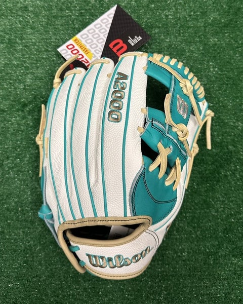 Wilson A2000 12" H12 Fastpitch Softball Infield Glove - White Teal