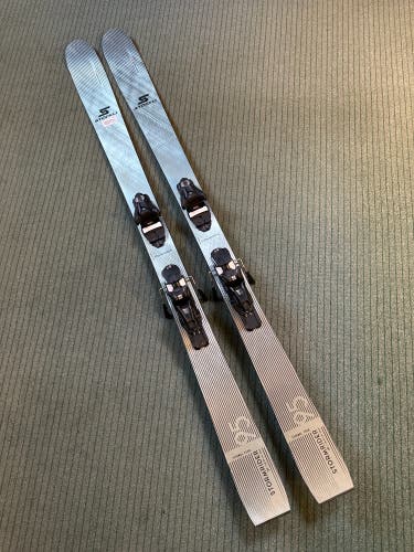 2024/2025 Stockli Stormrider 95 182 cm All Mountain Skis With Salomon Strive 13 GW Demo Bindings