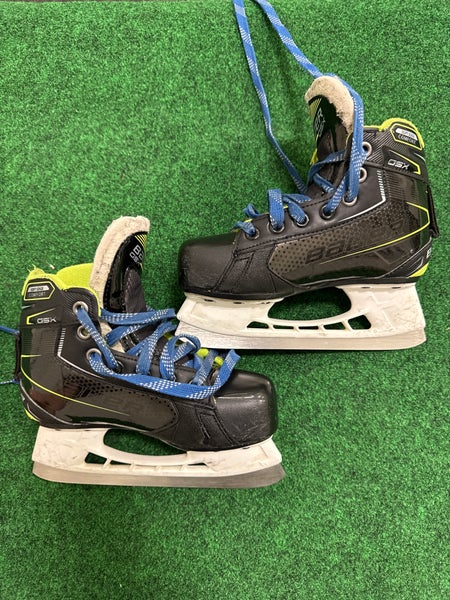 Youth Bauer GSX Hockey Goalie Skates (Regular) Size 13 (Used)