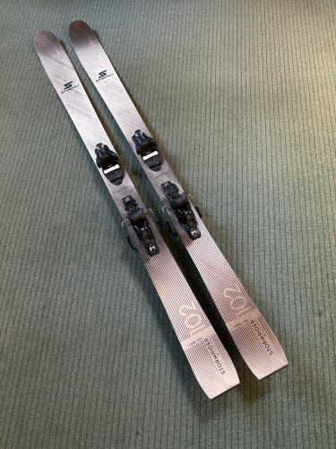Men's 2024/2025 Stockli Stormrider 102 182 cm Skis with Salomon Strive 11 GW Demo Bindings