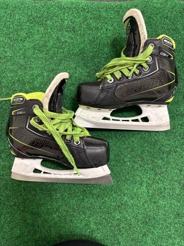 Youth Bauer GSX Hockey Goalie Skates (Regular) Size 12 (Used)