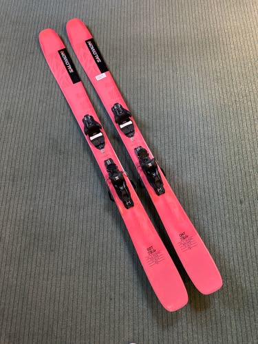 Women's 2024 Salomon QST Stella 106 165 cm All Mountain Skis with Salomon Strive 11 GW Demo Bindings