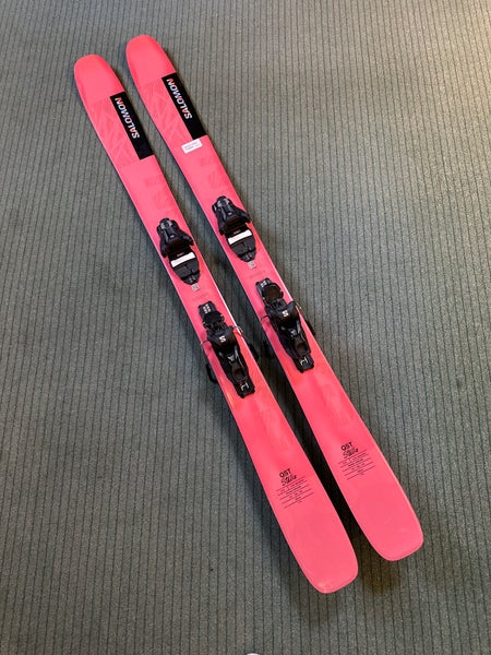 Women's 2024 Salomon QST Stella 106 165 cm All Mountain Skis with Salomon Strive 11 GW Demo Bindings