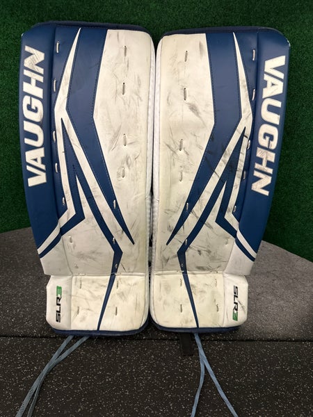 White & Blue Youth Vaughn SLR3 Goalie Leg Pads (Used) | 24”+2”