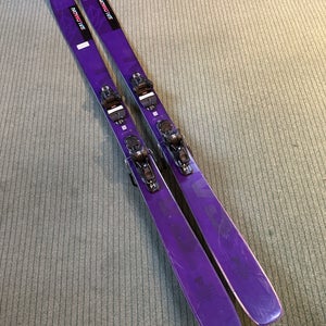 Men's 2024 Salomon QST 98 183 cm All Mountain Skis With Salomon Strive 11 GW Demo Bindings