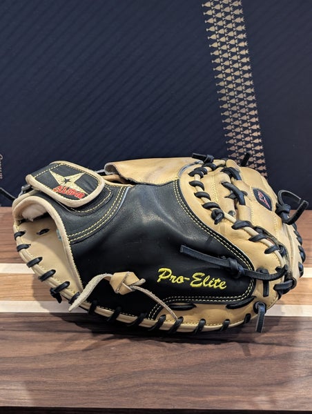 Catcher's RH All Star CM3000xsbt Baseball Glove 32" (Used)