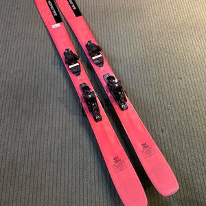 Women's 2024 Salomon QST Stella 106 173 cm All Mountain Skis With Salomon Strive 11 GW Demo Bindings