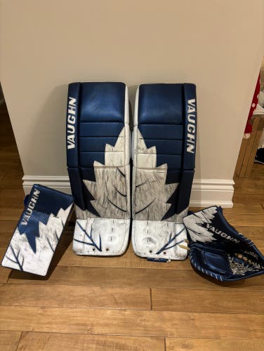 Pro Stock 35+1 Vaughn V10 Pro Carbon Goalie Pads & Gloves Set