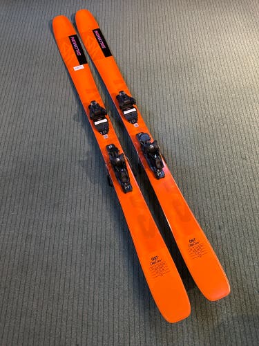 Men's 2024 Salomon QST 106 181 cm All Mountain Skis With Salomon Strive 11 GW Demo Bindings