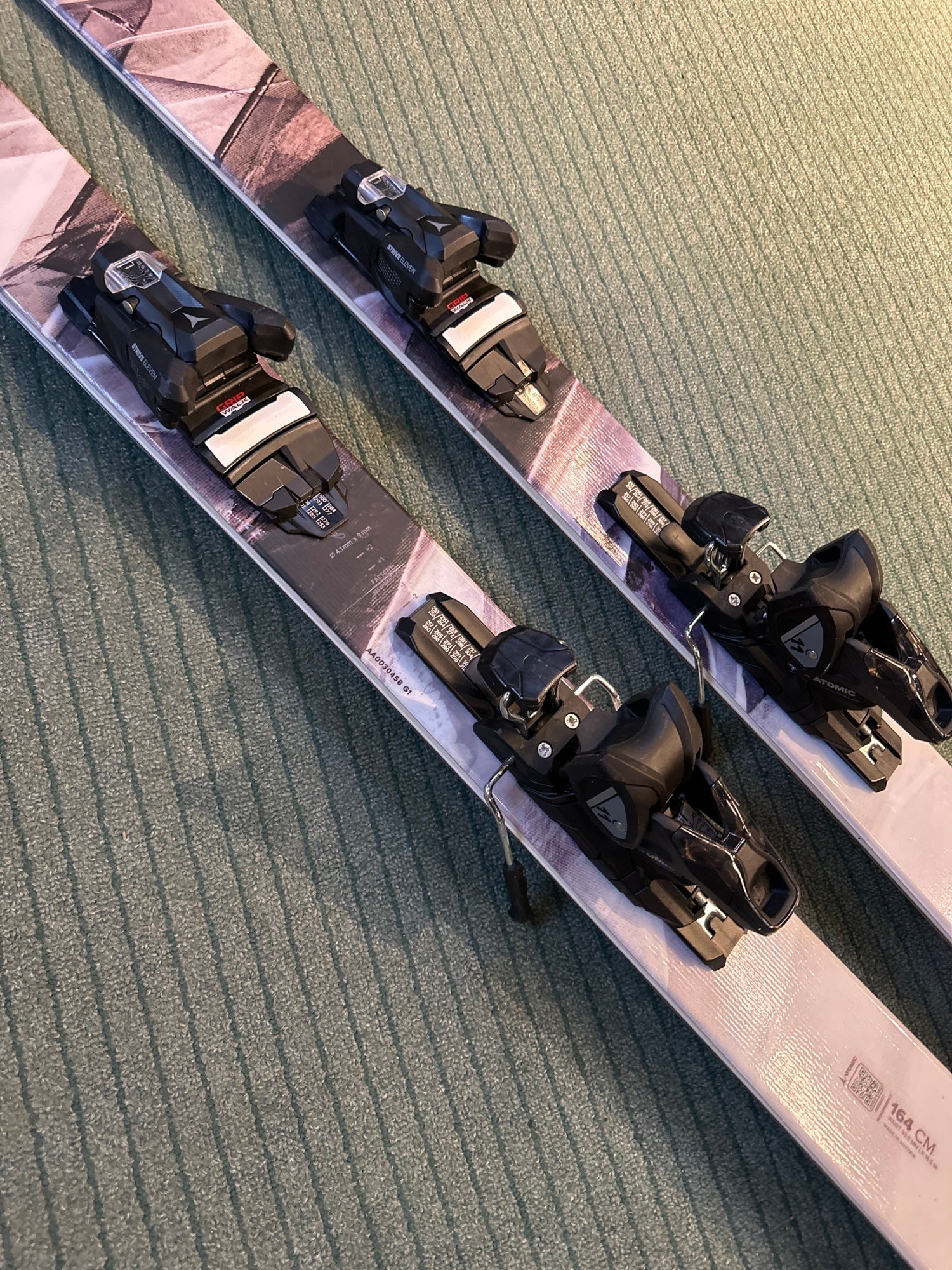 Women's 2024 Atomic Maven 93c 164 cm All Mountain Skis With Atomic