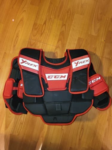 Small / Medium CCM Y flex Goalie Chest Protector (Used)