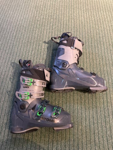 Mondo 25 & 25.5 Men's Atomic Hawx Ultra 120 S All Mountain Ski Boots Stiff Flex (Used)