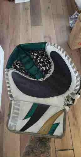 Smith Regular goalie glove (Used)