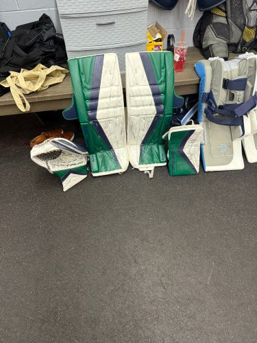 32" True Catalyst PX3 Goalie Leg Pads (Used)