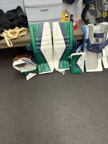 32" True Catalyst PX3 Goalie Leg Pads (Used)