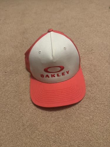 Men's One Size Fits All Oakley Hat (Used)