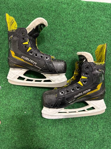 Youth Bauer Supreme M4 Hockey Skates (Regular) Size 13 (Used)