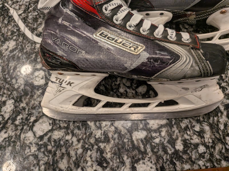 Bauer Vapor X100 Hockey Skates Regular Width Pro Stock 9 (Used)
