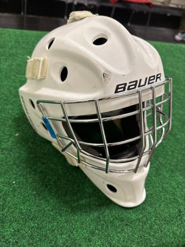 White Youth Bauer 930 Goalie Mask (Used) | 6 1/8- 6 3/4