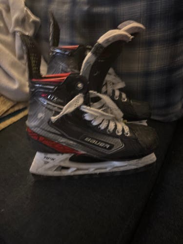 Bauer Vapor XLTX Pro+ Hockey Skates Regular Width Size 5 (Used)