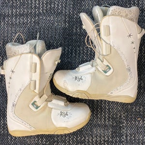 Ride Sage Snowboard Boots – Women’s 6.0 – Medium Flex – All Mountain