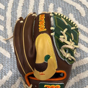 2024 Pitcher's RH Marucci Baseball Glove 12" (New)