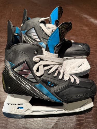 2021 True TF9 Hockey Skates Regular Width 9.5 (Used)