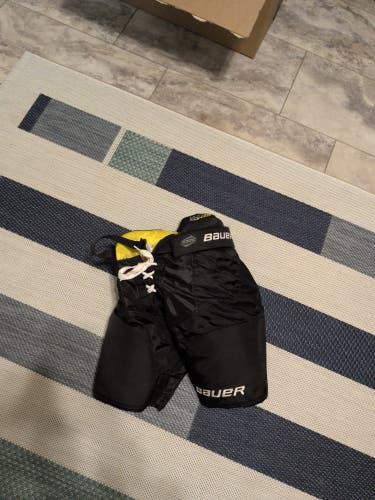 Youth Large Bauer Supreme Ultrasonic Hockey Pants (Used)