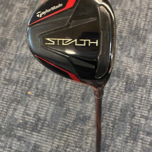 TaylorMade Stealth 3W I Aldila NV XStiff 75g I Golf Pride MidSize