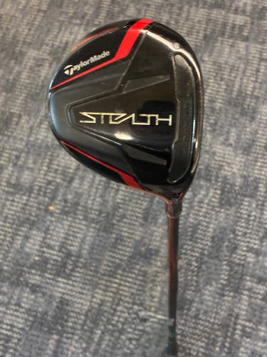 TaylorMade Stealth 3W I Aldila NV XStiff 75g I Golf Pride MidSize