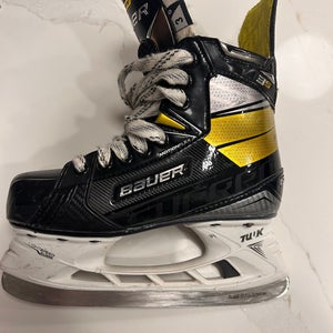 2020 Bauer Supreme 3S Pro Hockey Skates Regular Width Size 3 (Used)