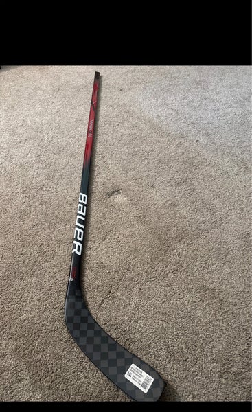 Intermdiate Bauer Vapor X4 Left Hand  65 Flex Hockey Stick P28(New)