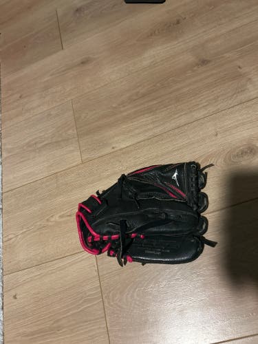 Mizuno Finch RH Softball Glove 11"