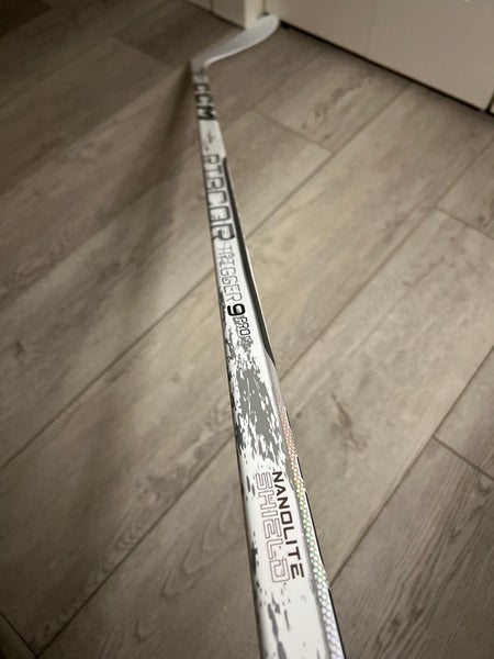 Senior CCM Ribcor Trigger 9 Pro Right Handed Hockey Stick P28 75 Flex (New)