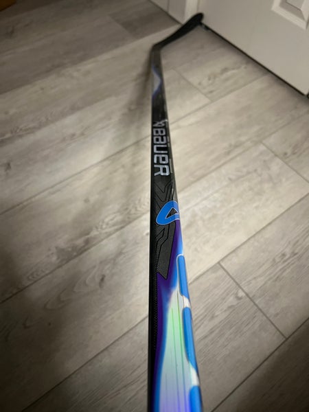 Senior Bauer Vapor FlyLite Right Handed Hockey Stick P28 77 Flex (New)