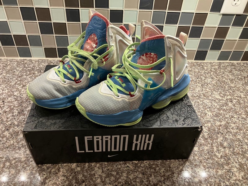 Men's 6.5Y (Big Kids / Youth) Nike Shoes (Used)