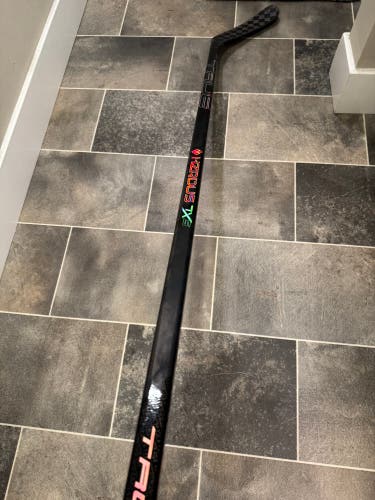 Senior True HZRDUS 7X5 Right Handed Hockey Stick Toe Pattern 75 Flex (New)