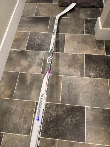 Senior White Bauer Proto2 Right Handed Hockey Stick P92 70 Flex (New)