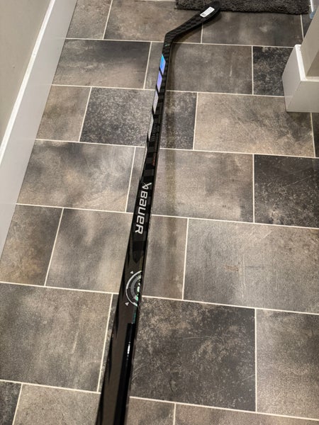 Senior Bauer Proto-R Right Handed Hockey Stick P28 77 Flex (New)