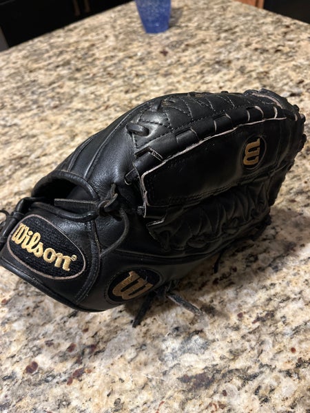 Used Wilson A2000 Right Hand Throw Baseball Glove 11.75"