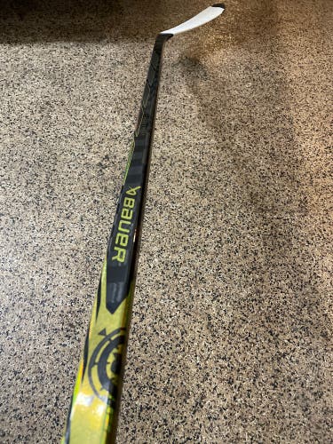 Senior Bauer Proto-R Right Handed Hockey Stick P92 77 Flex (Used)