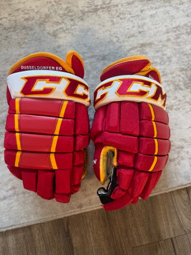 CCM Tacks 4 Roll Gloves 14" (Used)