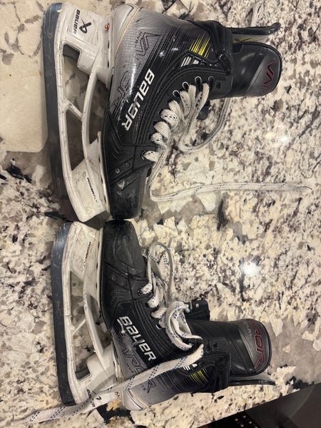 Bauer Vapor Hyperlite 2 Hockey Skates 6.5 (Used)