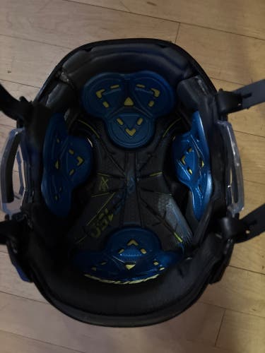 Small Bauer Re-Akt 150 Helmet (Used)