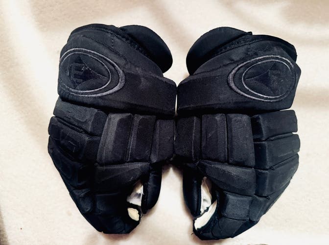 Easton Synergy Gloves 14" (Used)