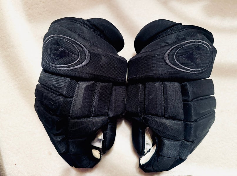 Easton Synergy Gloves 14" (Used)