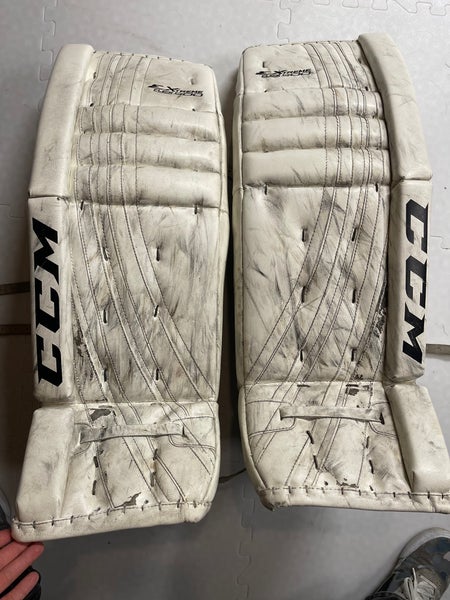 33" CCM Extreme Flex 500 Goalie Leg Pads (Used)
