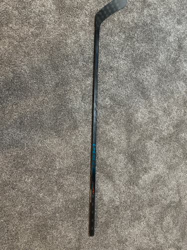 Senior CCM Vizion Right Handed Hockey Stick P28+1/4 65 Flex (New)
