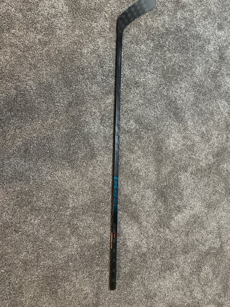 Senior CCM Vizion Right Handed Hockey Stick P28+1/4 65 Flex (New)
