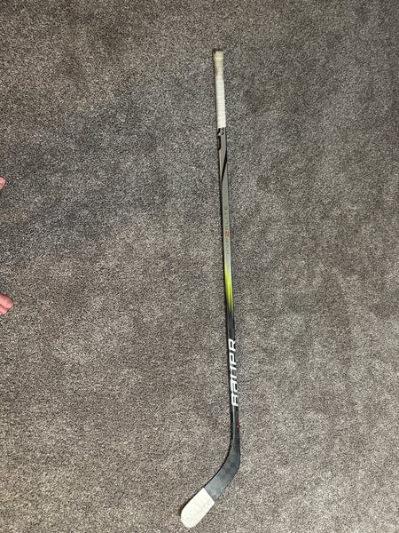 Senior Bauer Vapor Hyperlite 2 Right Handed Hockey Stick P92 70 Flex (used 2 times)